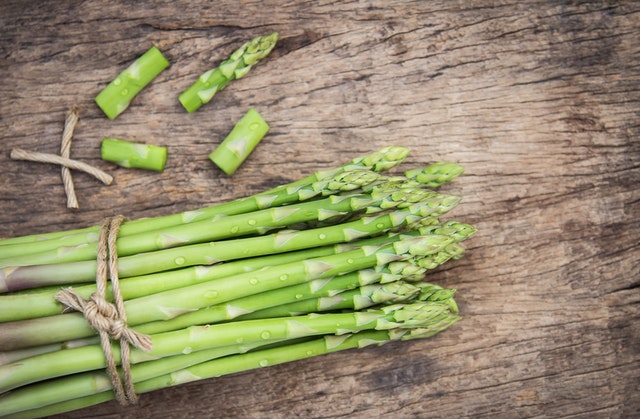 asparagus on a cutting board